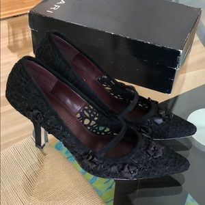 Tahari rosette embellished Mary Janes sz 8.5